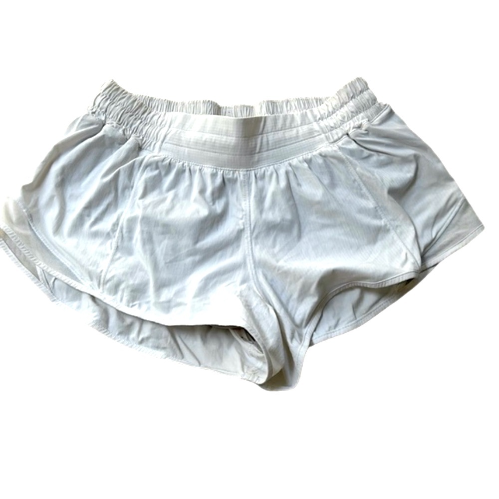 🌿Lululemon Athletic hotty low rise lined 2.5” white athletic shorts, size 6